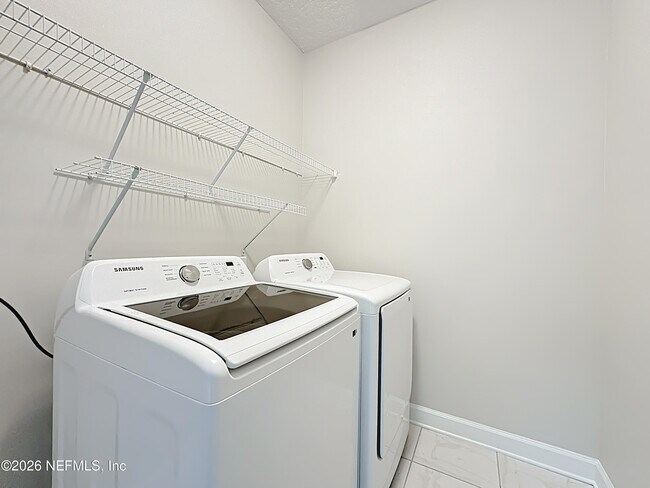 Building Photo - 4320 Ellipse Dr