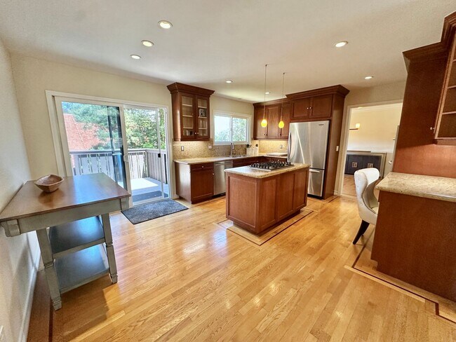 Building Photo - Beautiful San Rafael Home