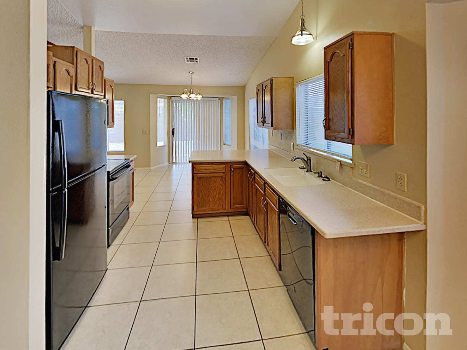 Building Photo - 601 E Palomino Dr