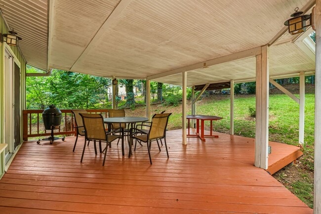 Building Photo - 3-Bedroom Home in North AVL with Studio an...