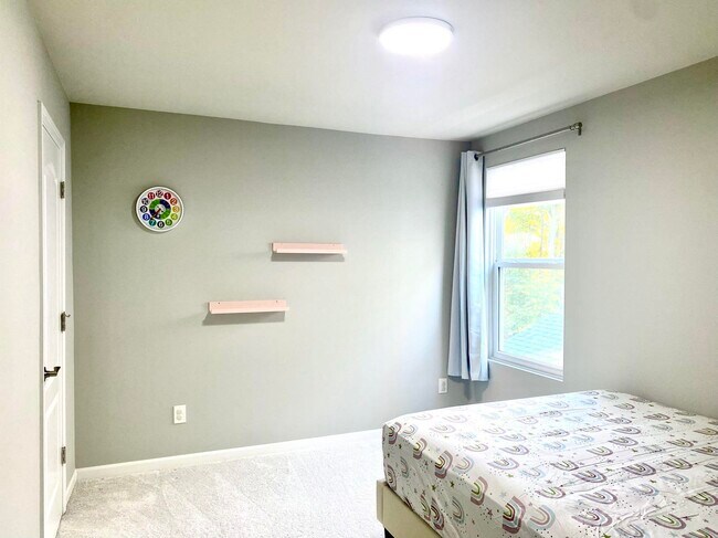 Building Photo - 2835 Dillon Dr