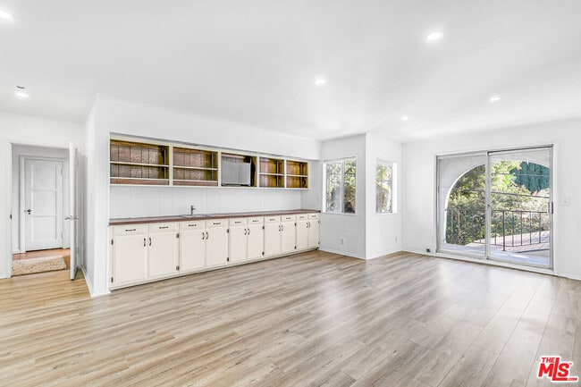 Building Photo - 1530 Valley View Rd