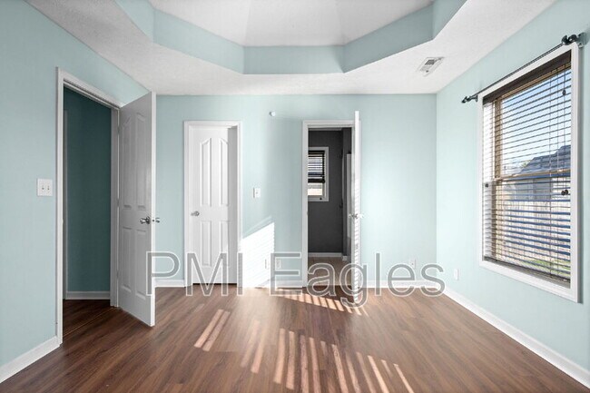 Building Photo - 3565 Southwood Dr