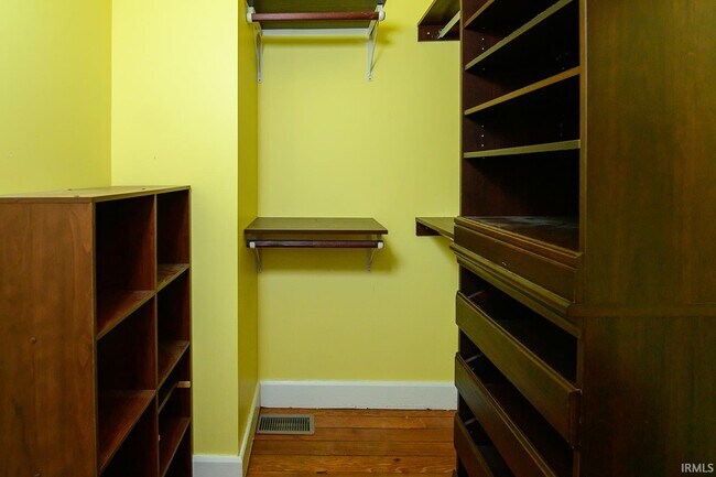 Building Photo - 720 S Park Ave