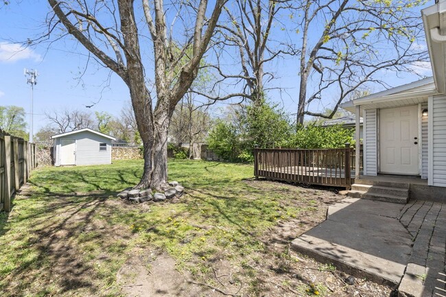 Building Photo - REMODELED 3 Bed | 1 bath | FENCED IN YARD ...