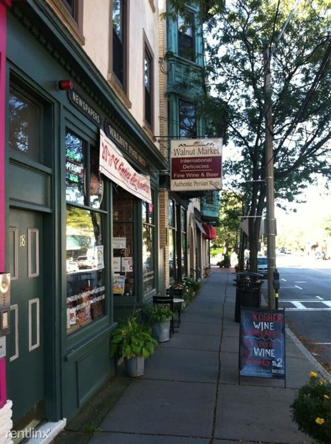 Building Photo - One Bedroom ** Newton Highlands Village ~ MBTA GL-D