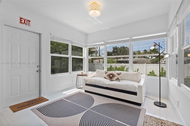 Building Photo - 1625 Hollywood Blvd