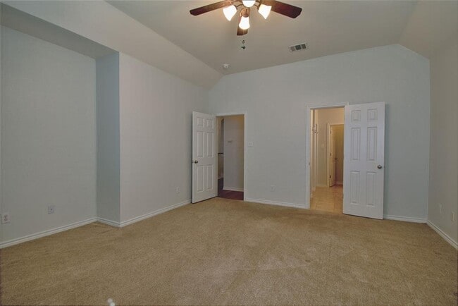 Building Photo - 125 Justin Leonard Dr