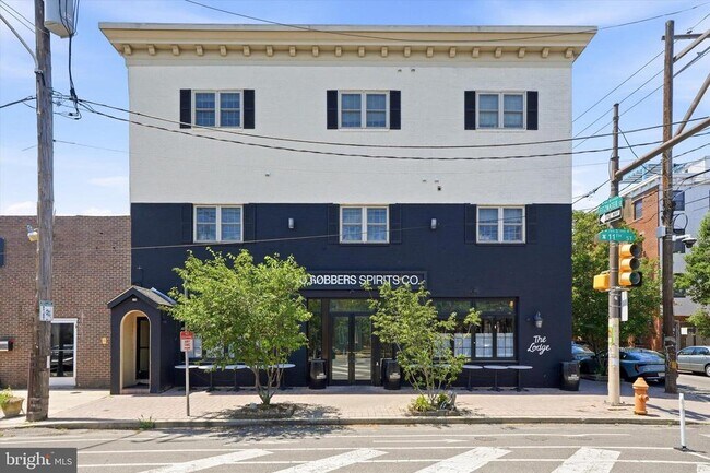Building Photo - 738 S 11th St