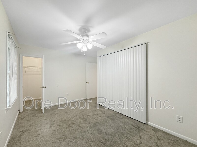 Building Photo - 105 Walker Dr