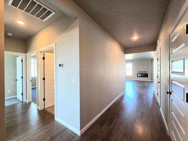 Building Photo - New 4 Bed Rambler | Fenced Yard | 2-car Garage | Move-In Ready House for Rent in Quincy!