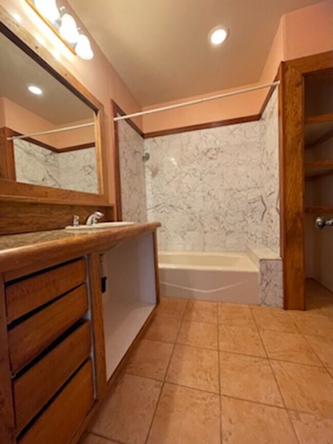 Building Photo - 43-1449 Pohakealani Rd