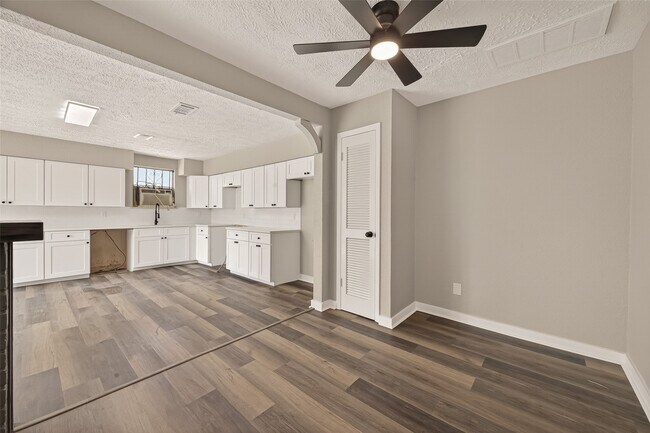 Building Photo - 3703 Tiffany Dr