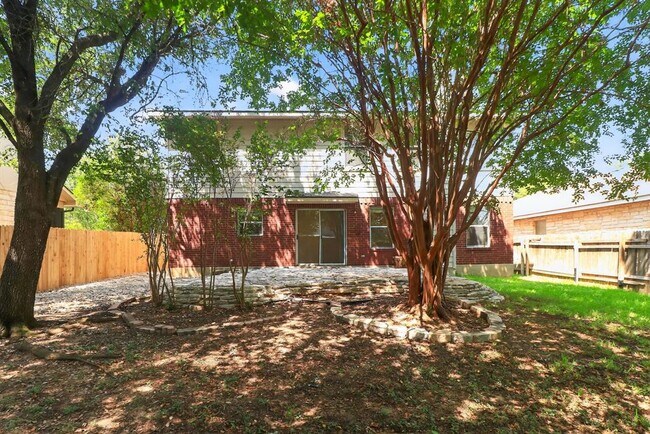 Building Photo - 1208 Heritage Hill Cove