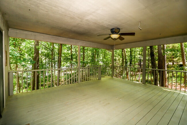 Building Photo - Beautiful 3 bedroom, 3 bath,  mother-in-law sweet with full kitchen in lower level.