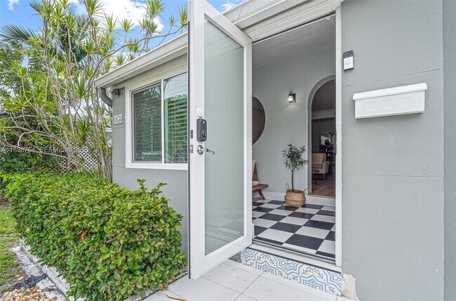 Building Photo - 1636 Arthur St