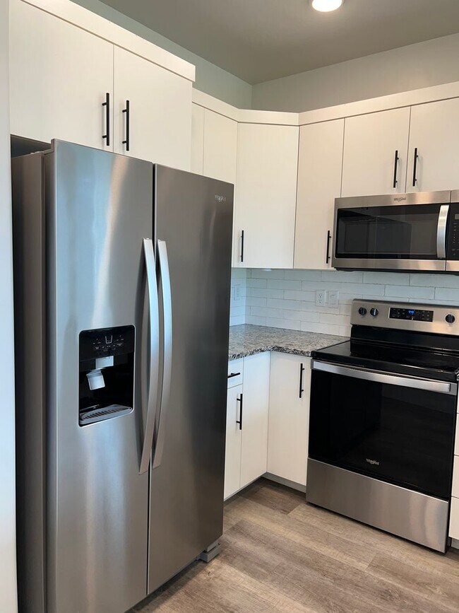 Building Photo - Beautiful 3 Bed, 2.5 Bath Townhome in Summerfield Subdivision | $1,995/month