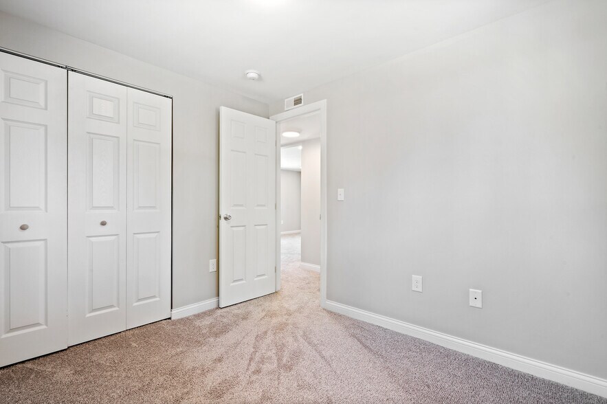 Building Photo - 135 Walnut St