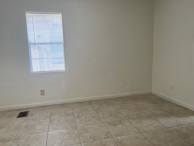 Building Photo - 430 Goodall Ave