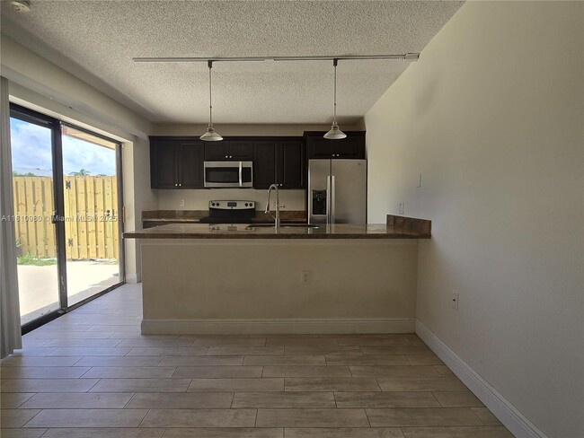 Building Photo - 824 Blue Ridge Cir