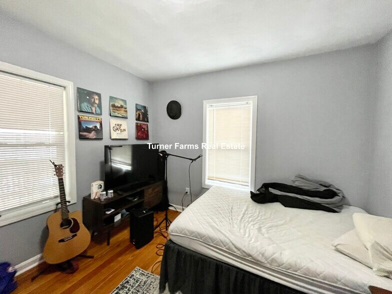 Building Photo - 50 Derby St