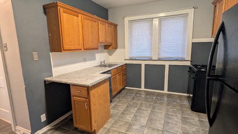 Building Photo - 5044 Mardel Ave