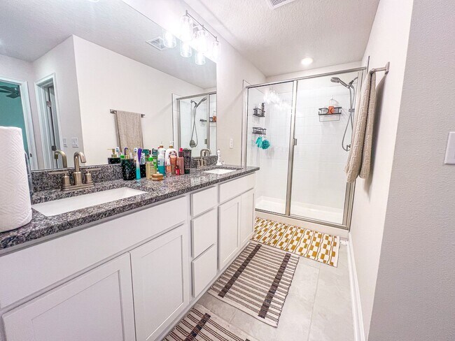 Building Photo - Beautiful 3 Bedroom Home with Pond View & No Rear Neighbors