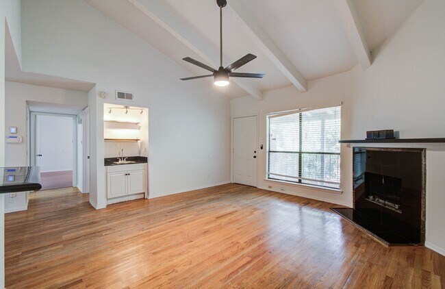 Primary Photo - 5711 Sugar Hill Dr