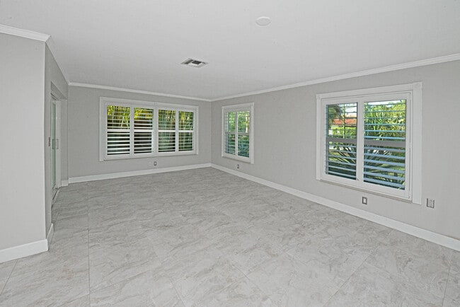 Building Photo - 3180 NW 6th Ave