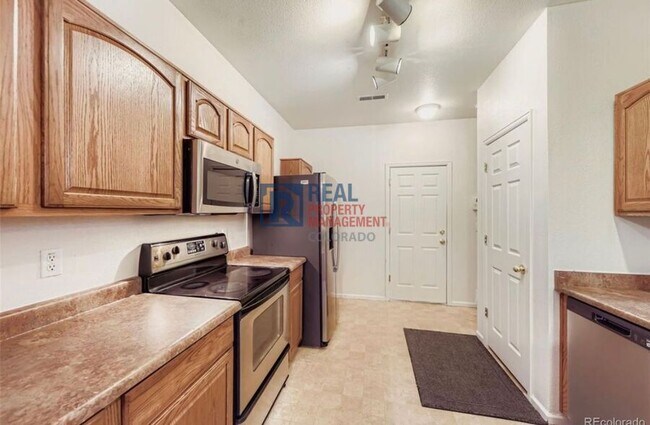 Building Photo - 12740 Jasmine St