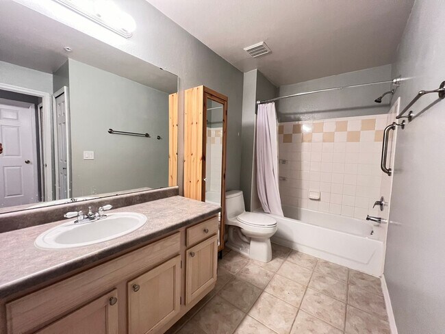 Building Photo - Great Condo for rent!