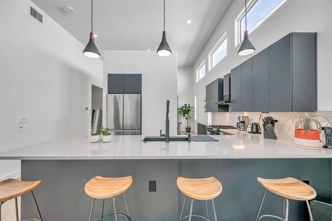 Building Photo - 2220 2nd Ave N