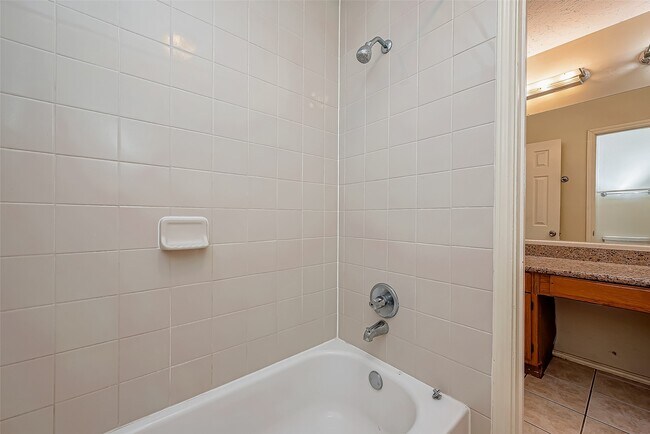 Building Photo - 1490 Hunters Park Dr