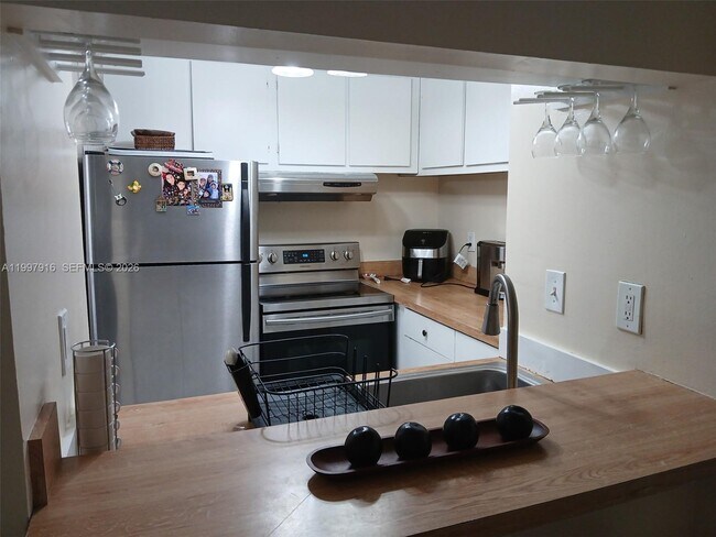 Building Photo - 15659 SW 73rd Cir Terrace