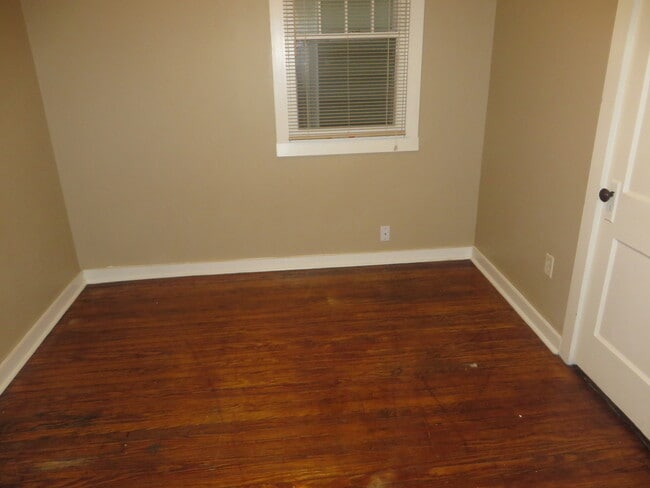 Building Photo - 1126 Nelson St