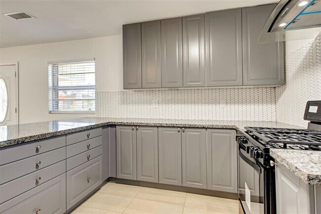 Building Photo - 1316 Zora St