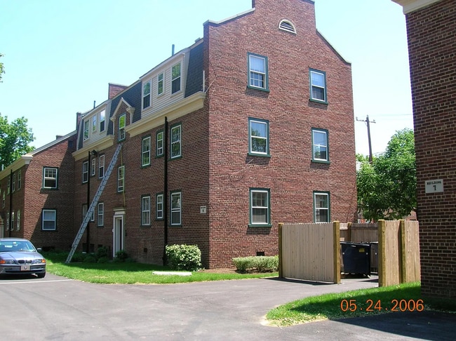 Building Photo - 734 North Terrace