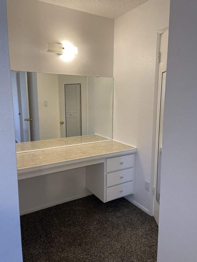 Building Photo - 3915 S Boston St