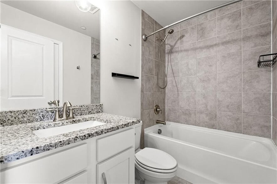 Building Photo - 156 Adams Cir