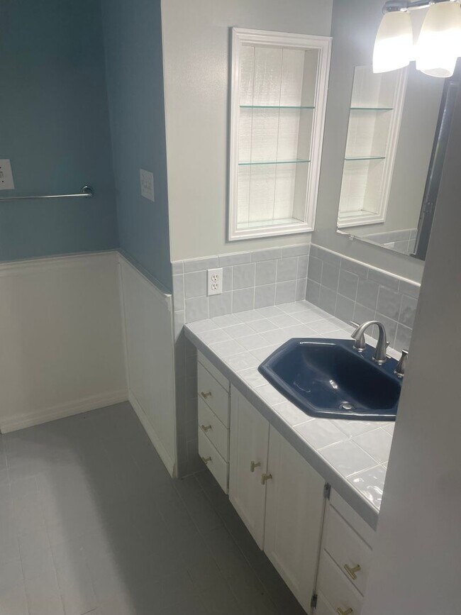 Building Photo - 2/2 HOME FOR RENT ONLY 1800$