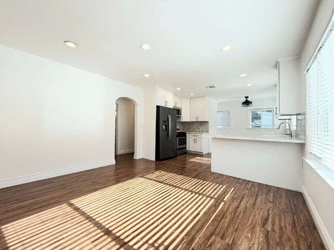 Building Photo - 6500 Arlington Ave