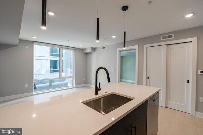 Building Photo - 6604 Ridge Ave