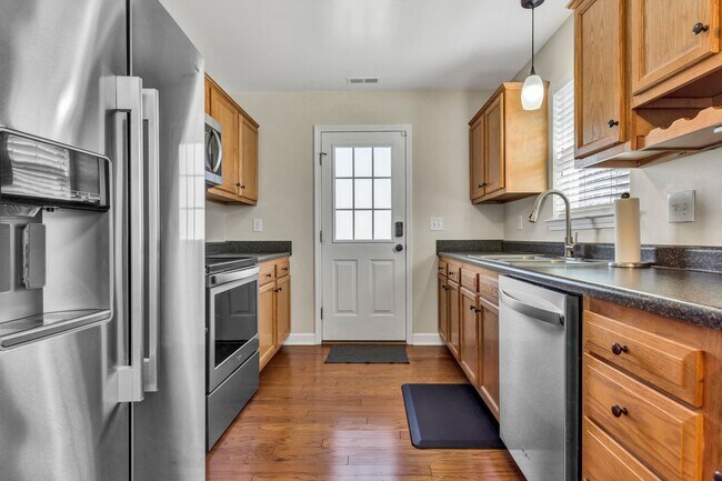 Building Photo - One-Level-Living near Vinton