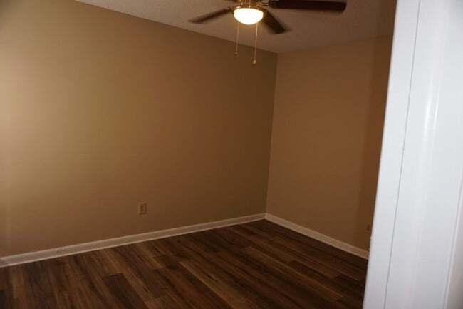 Building Photo - 2/2 townhome