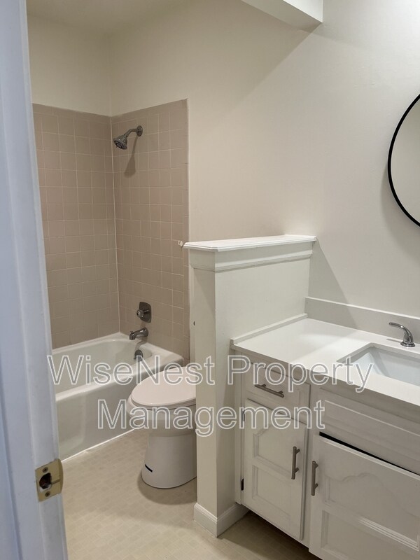 Building Photo - 514 SE Adobe Dr