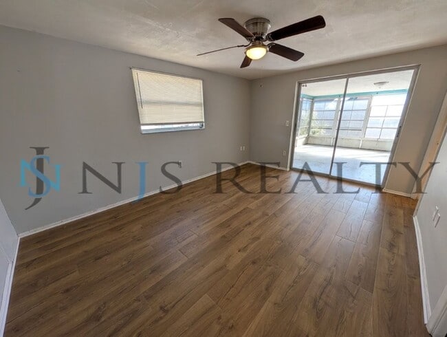 Building Photo - 3/2/1 1508 Sq. Ft. LARGE Corner Lot home: Updated Kitchen & Baths, NEW paint, NEW floors, Fenced ...