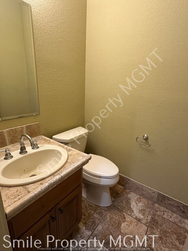 Building Photo - single house