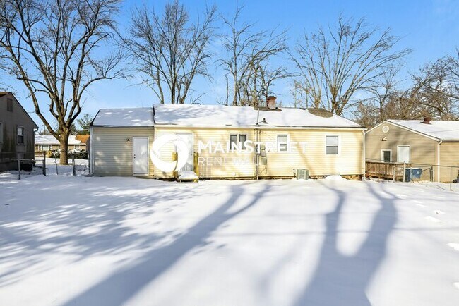 Building Photo - 3 Bedroom Pet-Friendly Home in INDEPENDENCE, MO with Main Street Renewal
