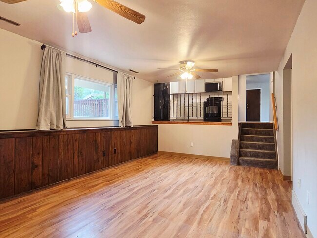 Building Photo - 250 Dolomite Dr