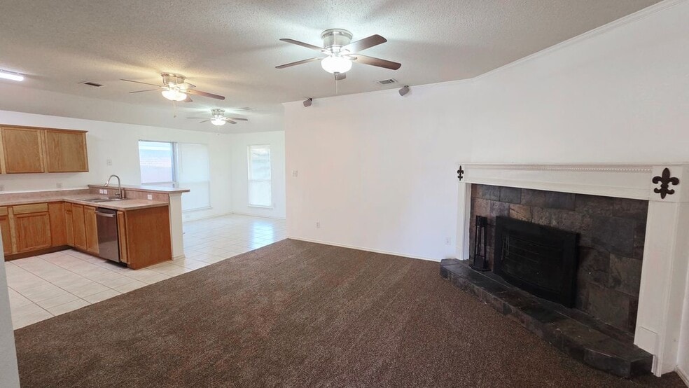 Building Photo - 9821 Pierce Dr